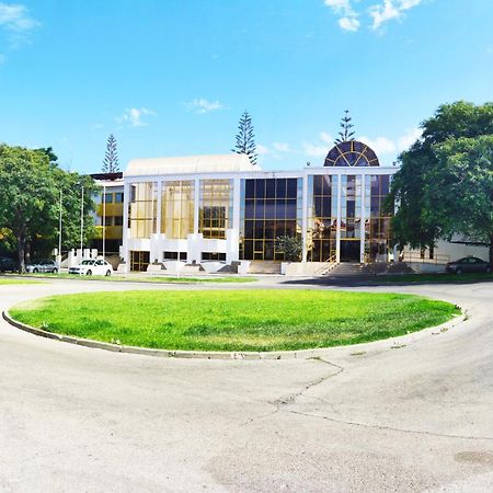 Moradia Geminada V0 - Localizacao Central - Privada Quarteira Rom bilde